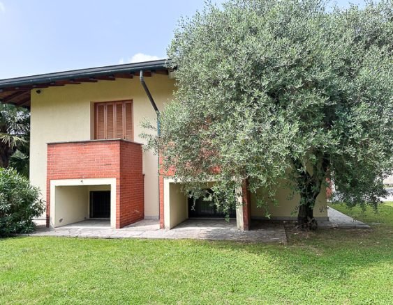 VILLA LATO GIARDINO SEVESO-0695