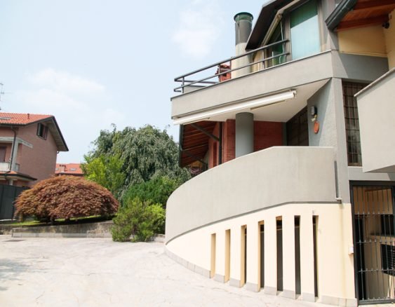 VILLA LATO INGRESSO ACERO GIAPPONESE SEVESO-3274